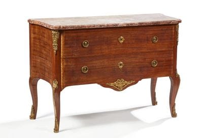 COMMODE en placage d'acajou satiné ouvrant...