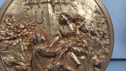 Circular box in gilded metal decorated with...
