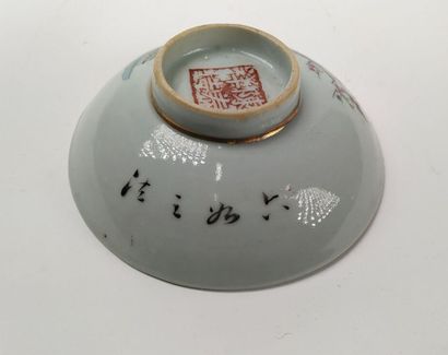 Service japonais en porcelaine, composé de...