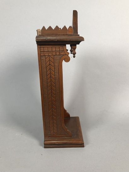 Niche in carved and molded cherry wood. Pediment...