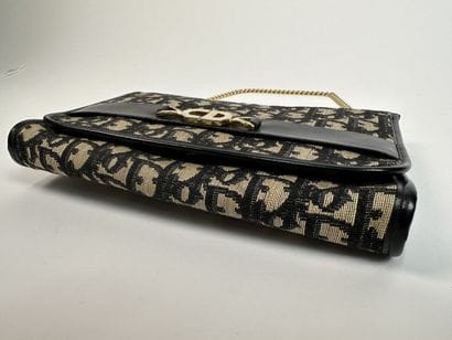 CHRISTIAN DIOR
Shoulder bag with chain in...