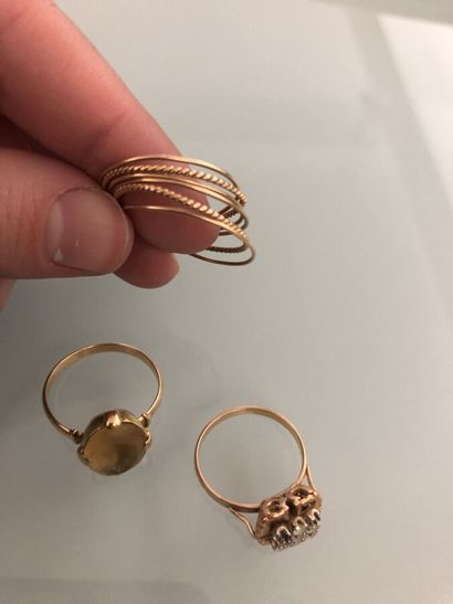 Yellow gold ring paved with nine white stones...