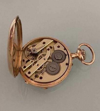 Pocket watch in 18k yellow gold
Gross weight...