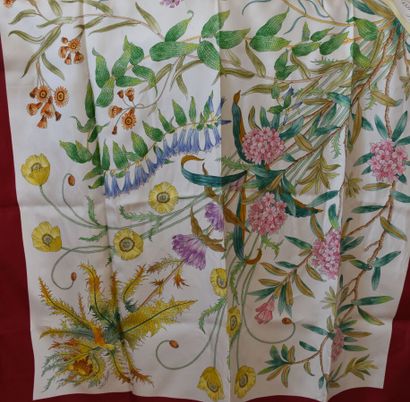 GUCCI
Scarf with vegetal decoration, sta...