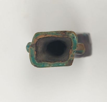 Ensemble de trois céramiques, dont : 
Un...
