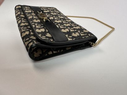 CHRISTIAN DIOR
Shoulder bag with chain in...