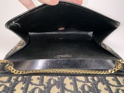 CHRISTIAN DIOR
Shoulder bag with chain in...