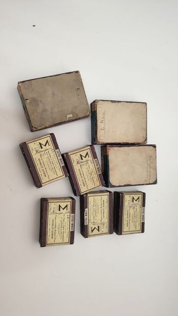 Ensemble de plaques photographiques gélatino-bromures...