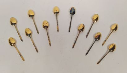 12 gilded silver mocha spoons
Weight : 115...