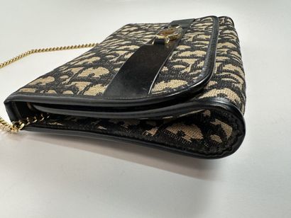CHRISTIAN DIOR
Shoulder bag with chain in...
