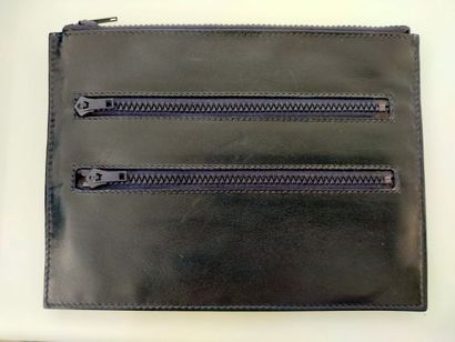GUCCI
Two black leather card pockets