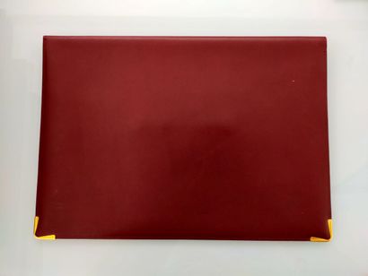 CARTIER Paris
Must briefcase in burgundy...