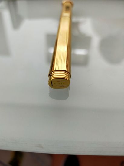 CARTIER Paris
Gilded metal fountain pen with...
