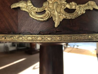 Small pedestal table in mahogany and mahogany...