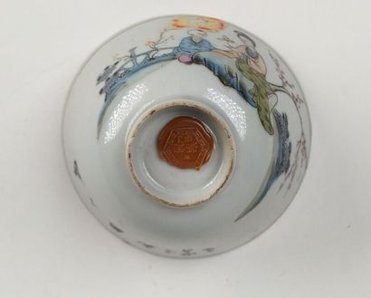 Service japonais en porcelaine, composé de...
