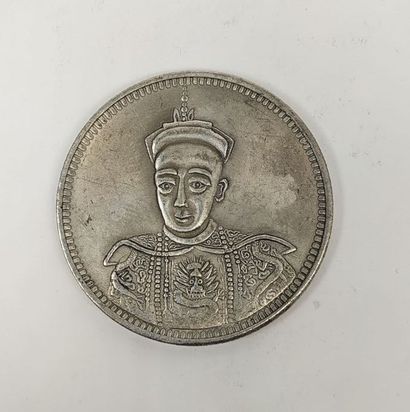 Ensemble de quatre pièces de monnaie chinoises,...