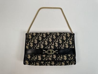 CHRISTIAN DIOR
Shoulder bag with chain in...