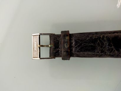 JUVENIA
Round men's watch in metal, leather...