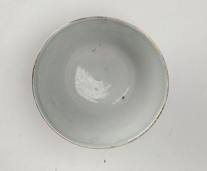 Service japonais en porcelaine, composé de...