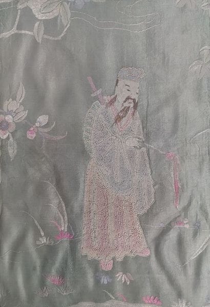 CHINE
Broderie sur soie : lettré
Haut. :...