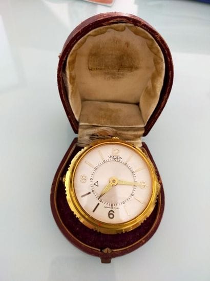 JAEGER
Alarm clock in golden metal