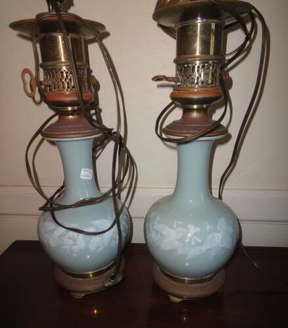 Paire de pieds de lampe en céramique à fond...