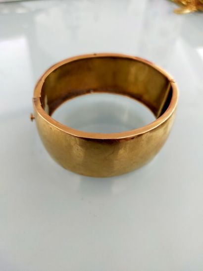 Rigid bracelet in 18k yellow gold
Gross weight...