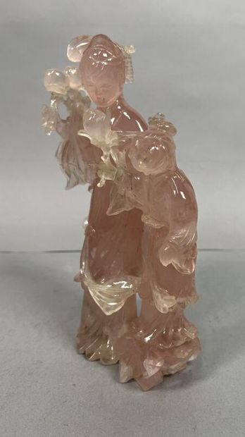 CHINE XXème
Déesse en quartz rose, deux personnages
Haut....