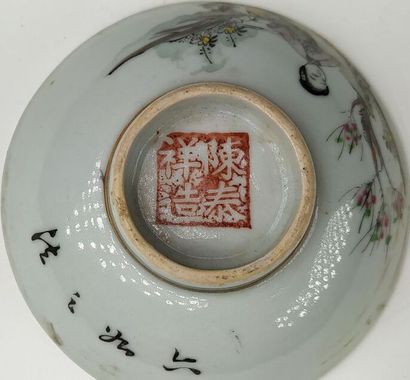 Service japonais en porcelaine, composé de...