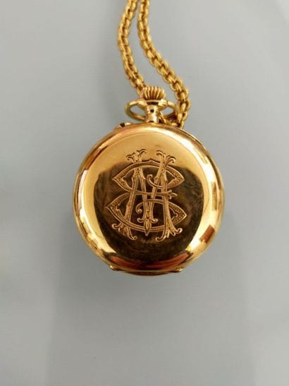 Neck watch and its chain in 18k yellow gold
Gross...