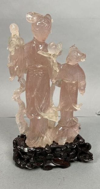 CHINE XXème
Déesse en quartz rose, deux personnages
Haut....