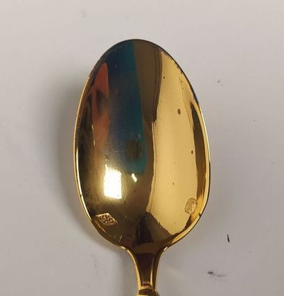 12 gilded silver mocha spoons
Weight : 115...