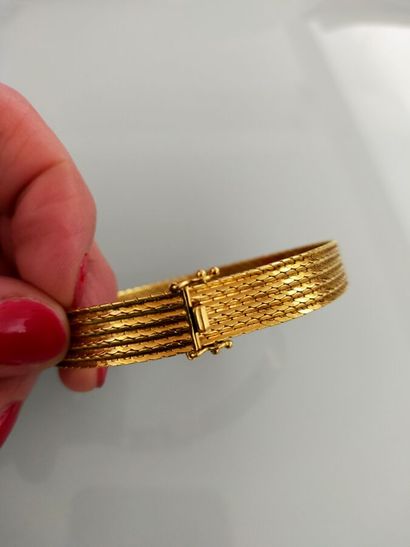 Flexible bracelet in 18k yellow gold
Weight...