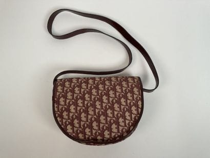 CHRISTIAN DIOR
Shoulder bag in signed canvas...