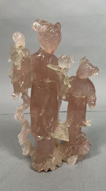 CHINE XXème
Déesse en quartz rose, deux personnages
Haut....