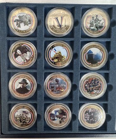 Box of 12 medals, World War II colored collection,...