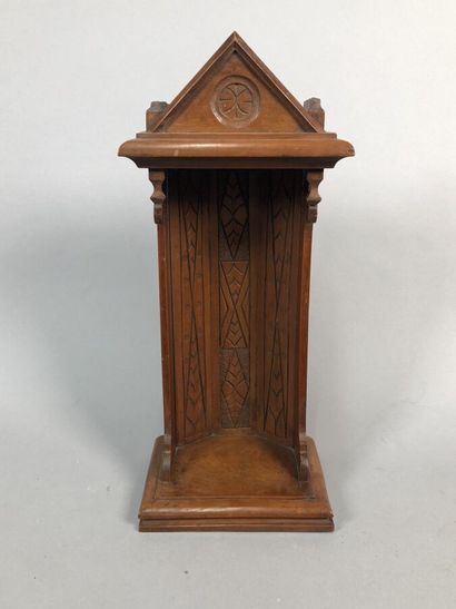 Niche in carved and molded cherry wood. Pediment...