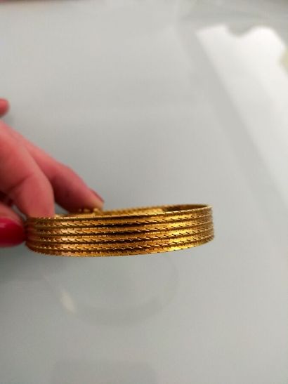 Flexible bracelet in 18k yellow gold
Weight...