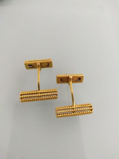 Pair of yellow gold cufflinks
Weight : 8.89...