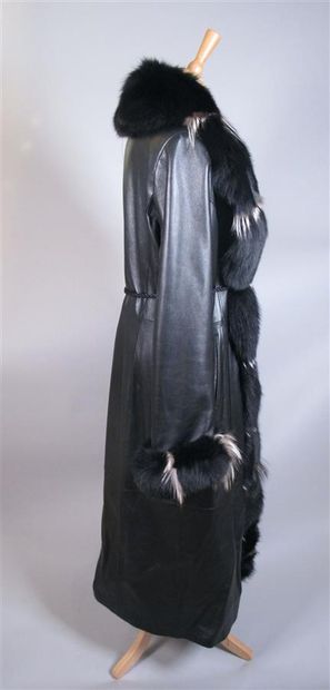 Italian work
Long black leather coat, collar,...