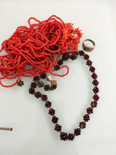 Lot of costume jewelry