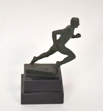 RUNNING
Long distance runner.
Sculpture in...