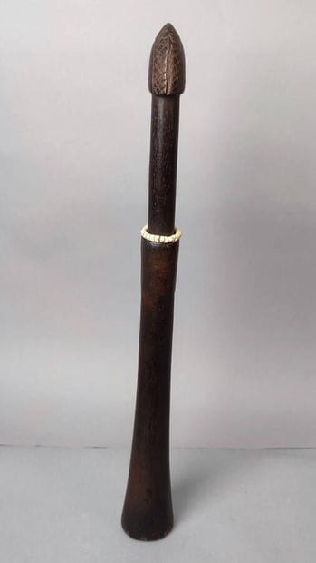 MOSSI, Burkina Faso.
Bois sculpté et scarifié,...