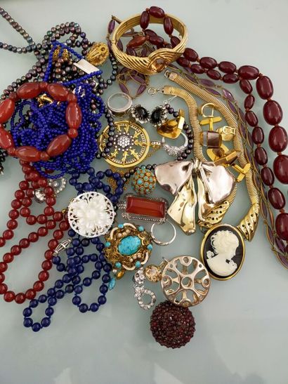 Lot of costume jewelry