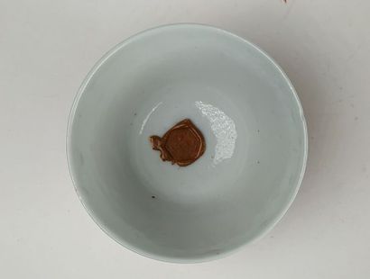 Service japonais en porcelaine, composé de...