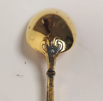 12 gilded silver mocha spoons
Weight : 115...