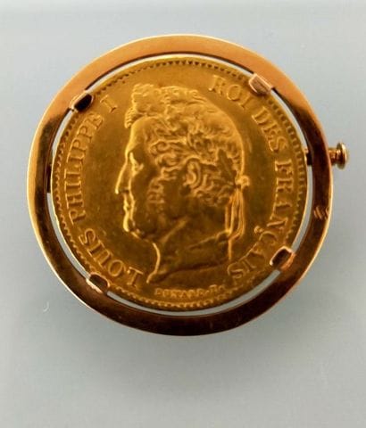 Brooch in 18K yellow gold set with a 40 francs...
