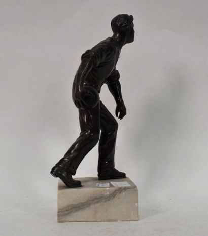 BOWLING GAMES.
Bowling player.
Sculpture...