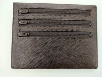 GUCCI
Two black leather card pockets