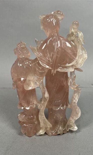CHINE XXème
Déesse en quartz rose, deux personnages
Haut....
